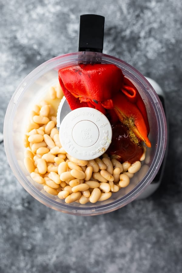 roasted red pepper dip in food processor before blending