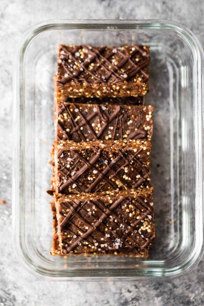 Chocolate Almond Quinoa Snack Bars (+ Video) Sweet Peas and Saffron