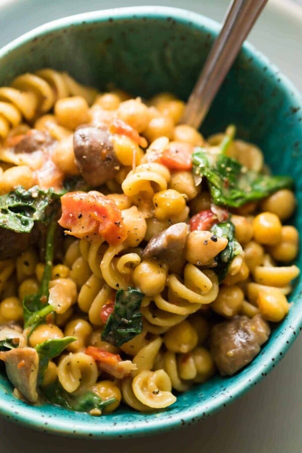 One pot pasta with chicken, sundried tomatoes and edamame beans