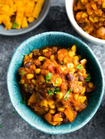 vegan crockpot chili in a blue bowl