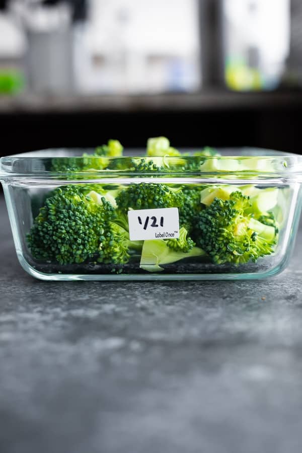 showing how to store broccoli for meal prep in a glass meal prep container