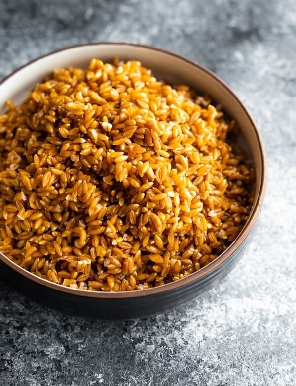 a large black bowl of cooked farro