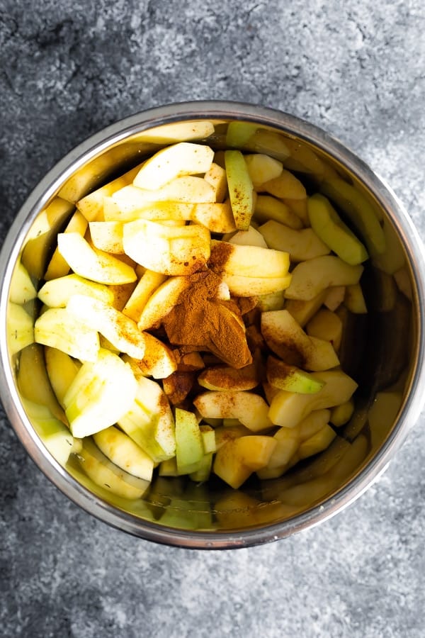 ingredients for applesauce in the instant pot before cooking