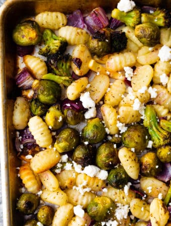 close up shot of lemon chicken baked gnocci