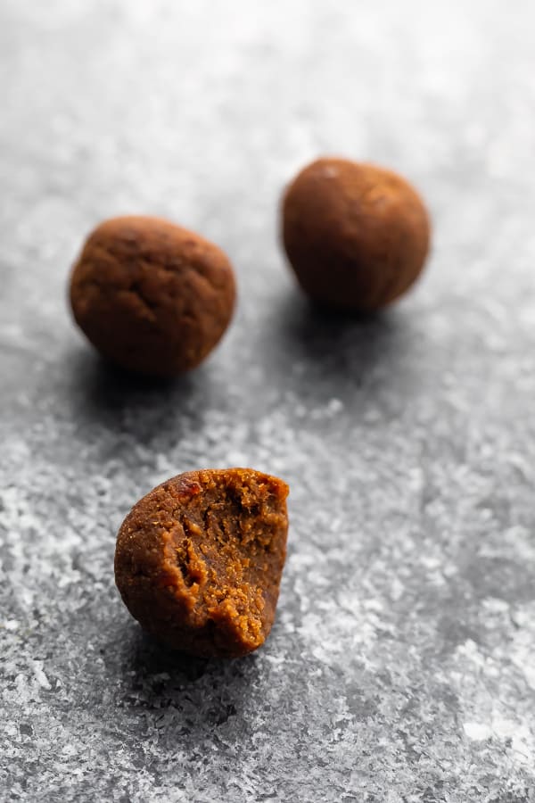 Paleo, Raw, Vegan, Gluten Free Coconut Date Balls