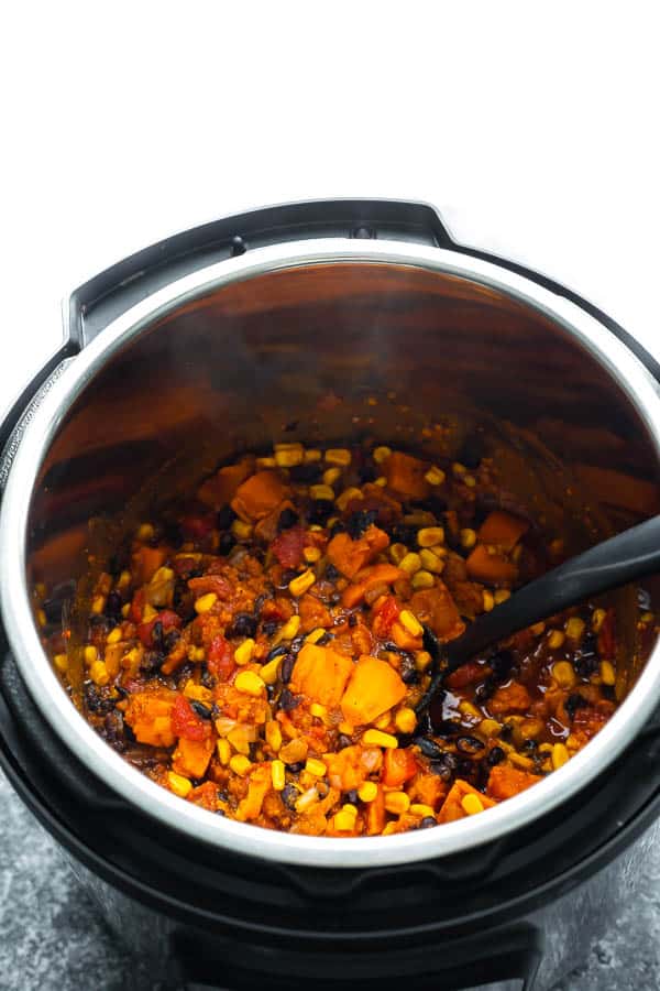 cooked vegetarian chili in an instant pot insert