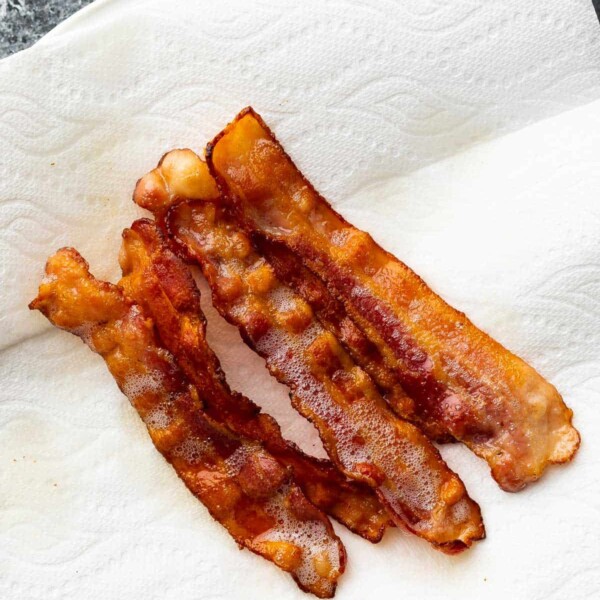 cooked bacon on paper towel