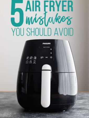 photo of air fryer with text saying '5 air fryer mistakes you should avoid'