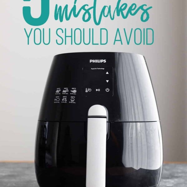 photo of air fryer with text saying '5 air fryer mistakes you should avoid'