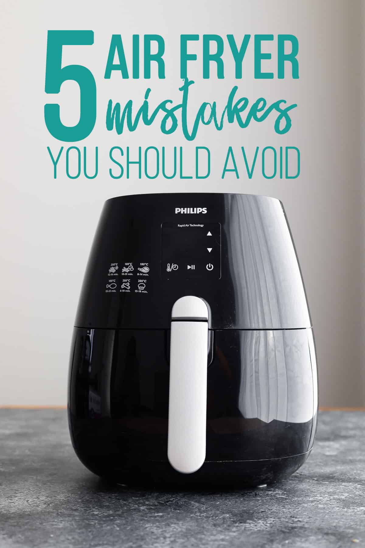 photo of air fryer with text saying '5 air fryer mistakes you should avoid'