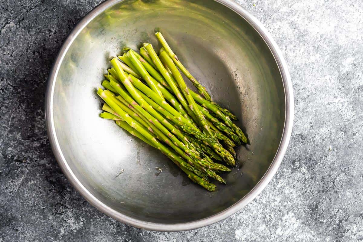 asparagus in bowl