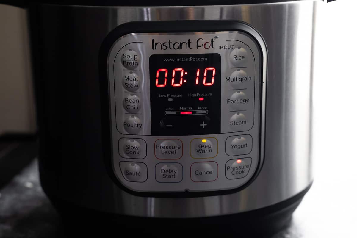 instant pot with 10 minutes time on the screen