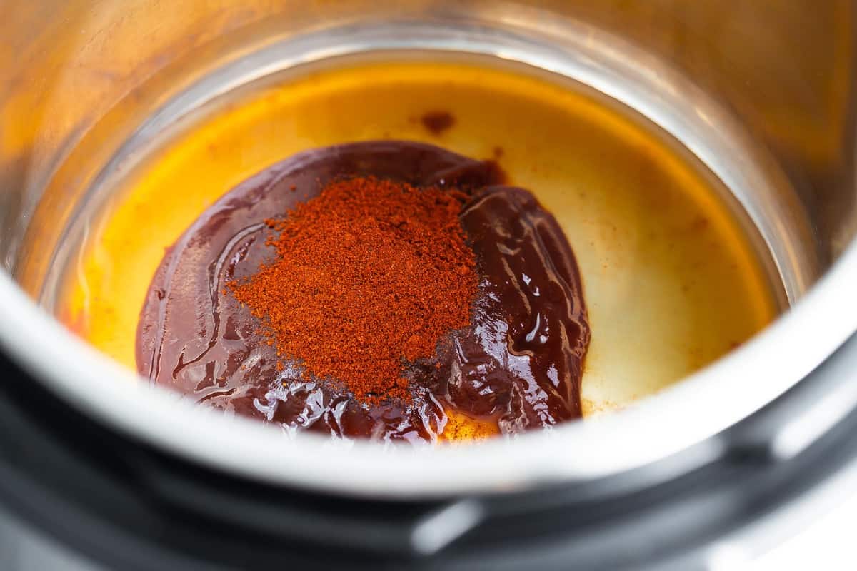sauce and spices for bbq chicken in instant pot