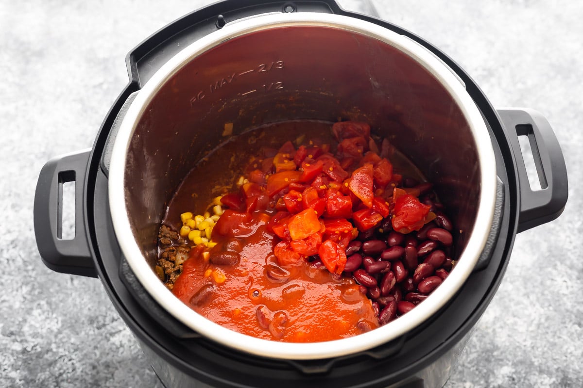 ingredients required to make beef chili in instant pot (before cooking)