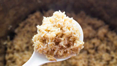 https://sweetpeasandsaffron.com/wp-content/uploads/2021/03/instant-pot-brown-rice-7-480x270.jpg