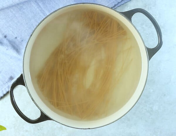 spaghetti in boiling water