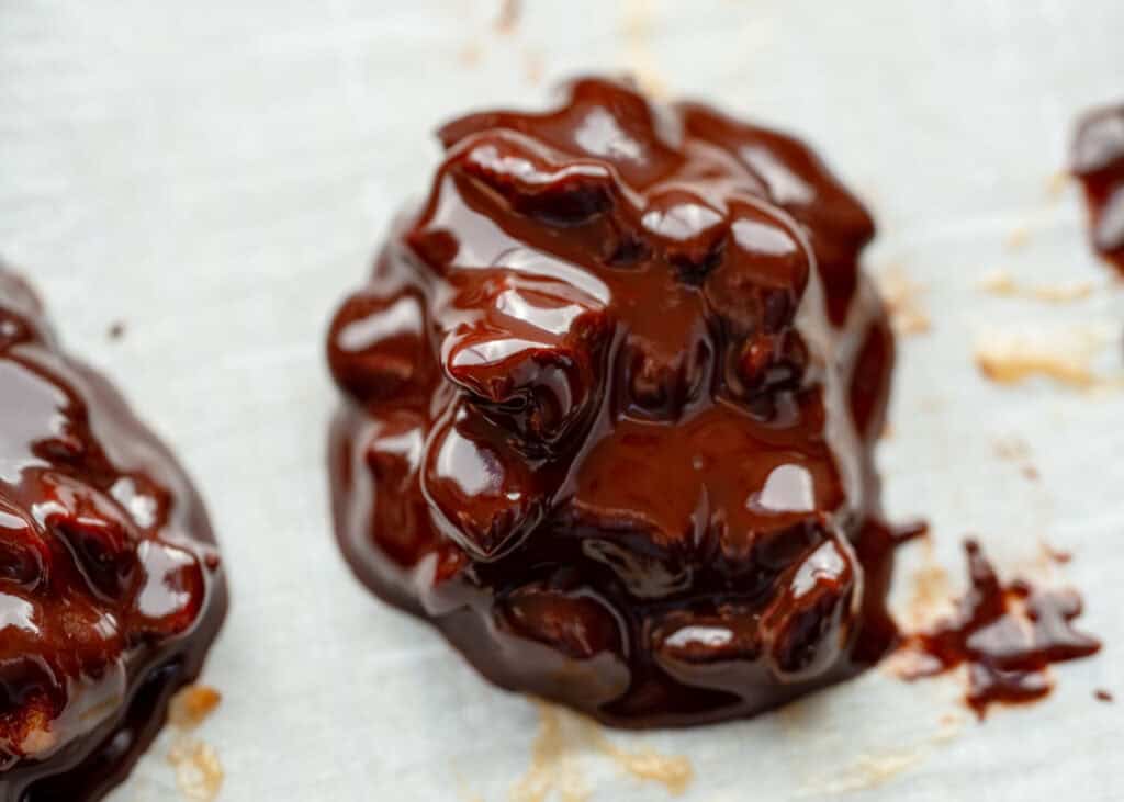 melted chocolate on cashew clusters